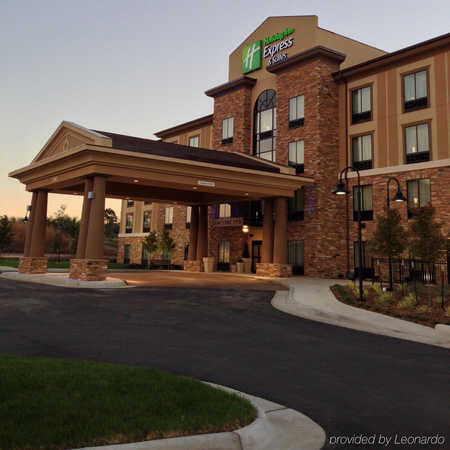 Holiday Inn Express Hotel & Suites Wichita Northeast By Ihg Eksteriør bilde