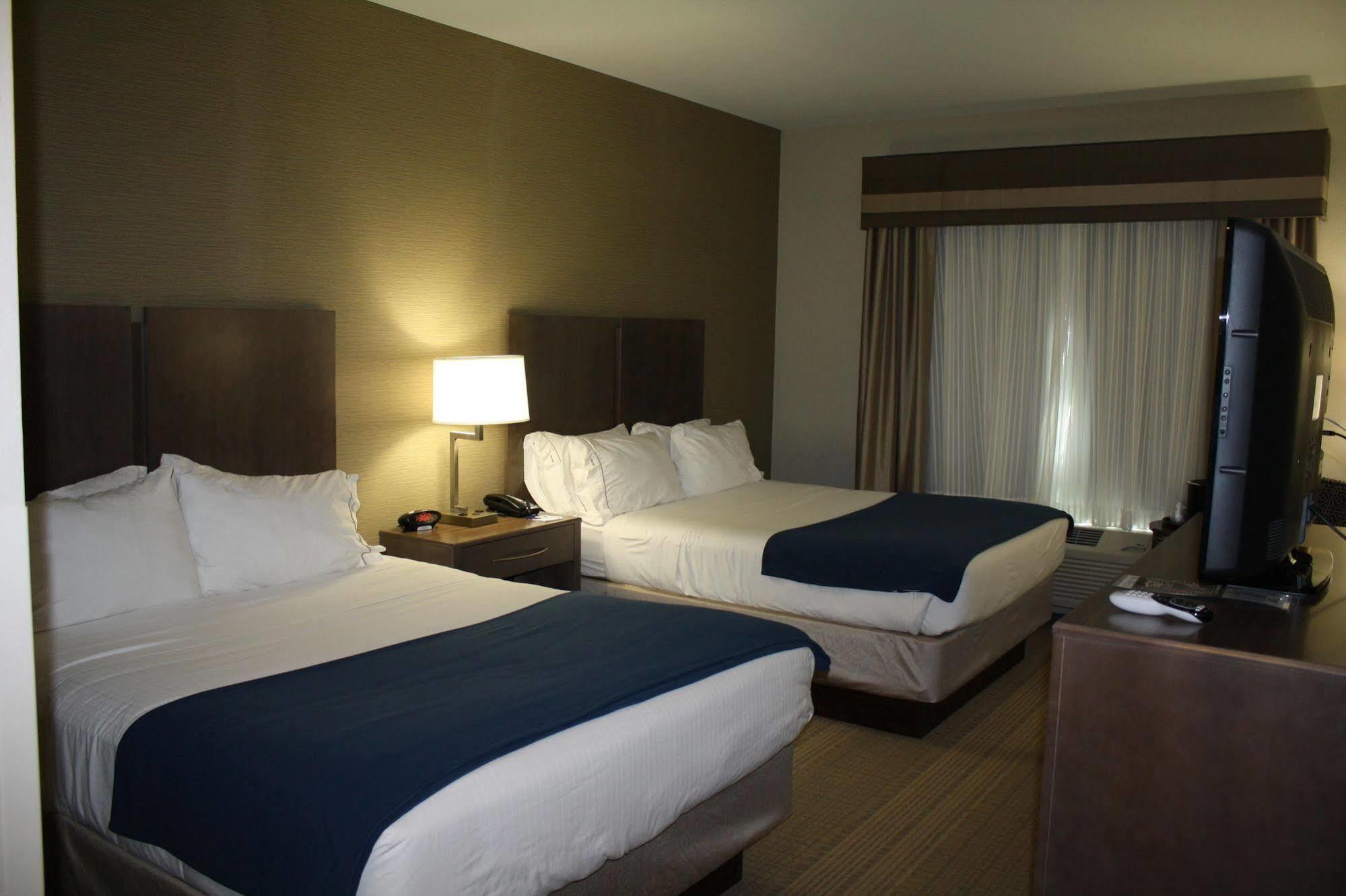Holiday Inn Express Hotel & Suites Wichita Northeast By Ihg Eksteriør bilde