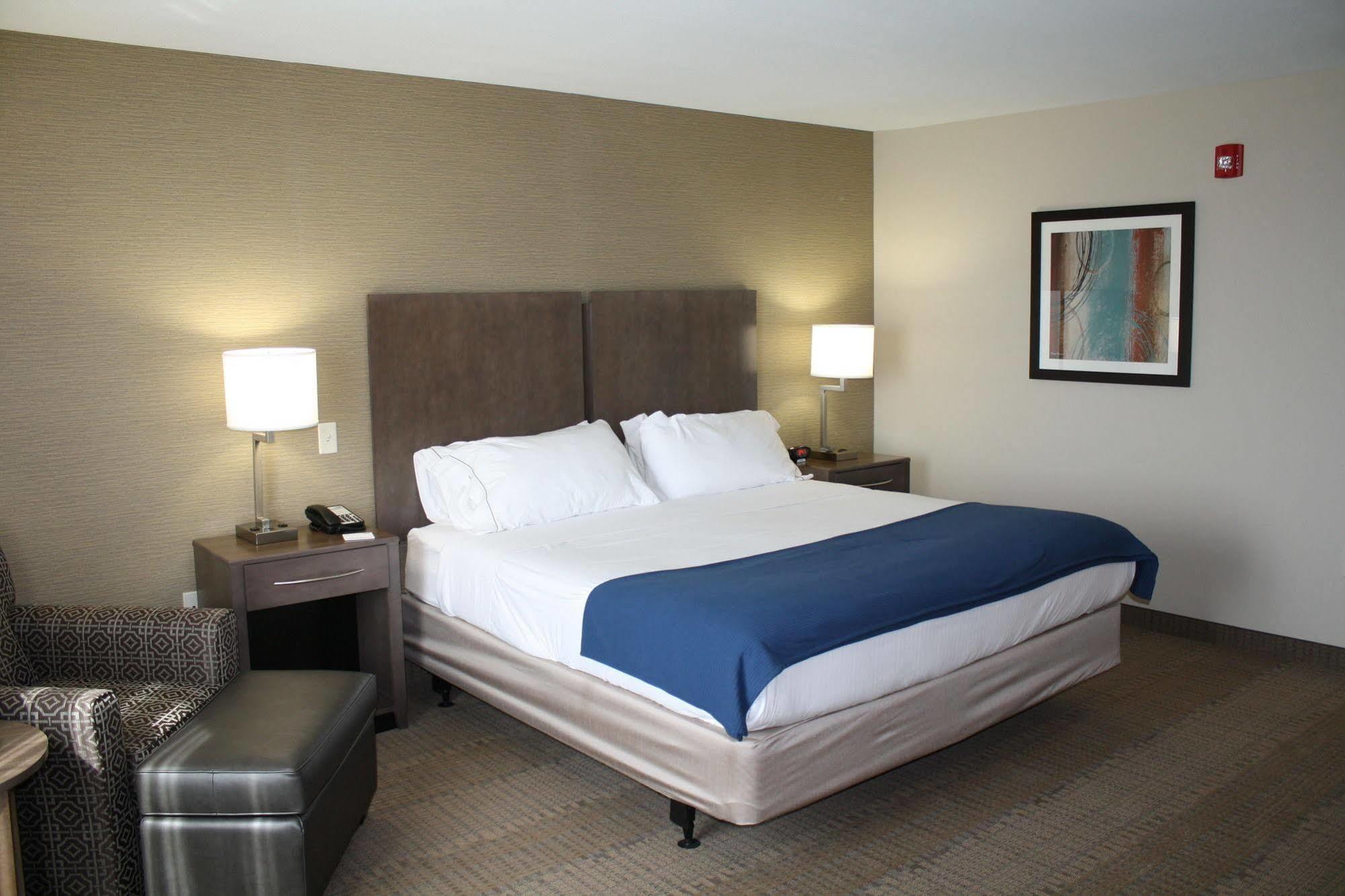 Holiday Inn Express Hotel & Suites Wichita Northeast By Ihg Eksteriør bilde