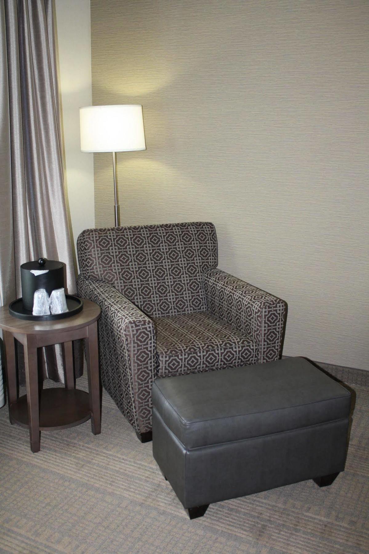 Holiday Inn Express Hotel & Suites Wichita Northeast By Ihg Eksteriør bilde