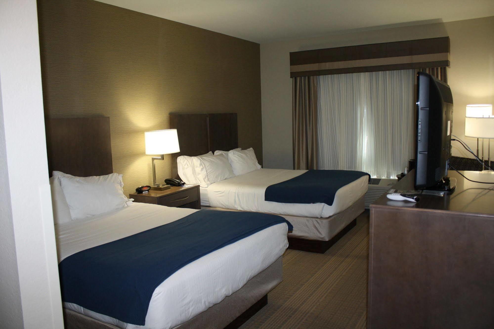 Holiday Inn Express Hotel & Suites Wichita Northeast By Ihg Eksteriør bilde