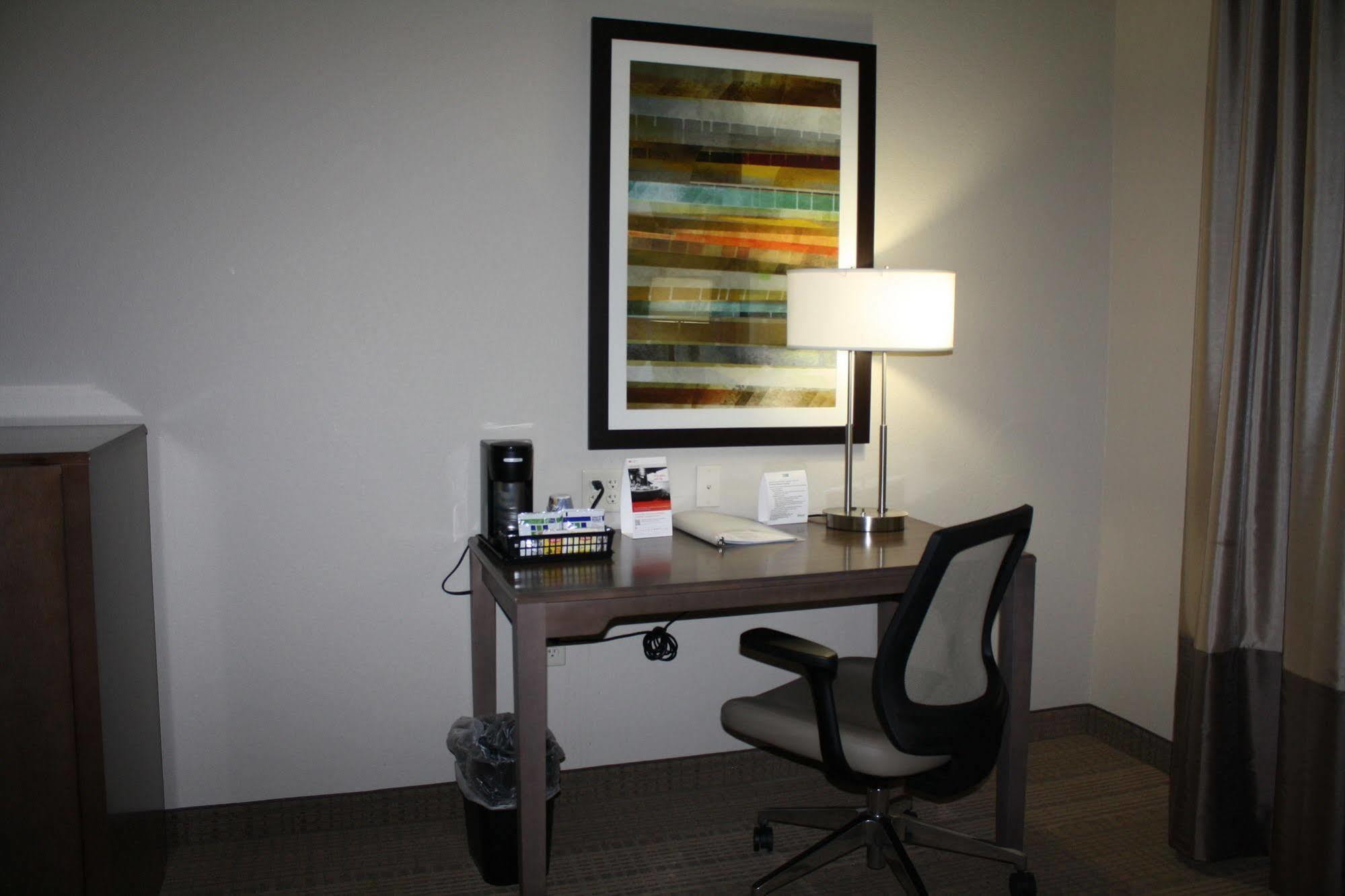 Holiday Inn Express Hotel & Suites Wichita Northeast By Ihg Eksteriør bilde