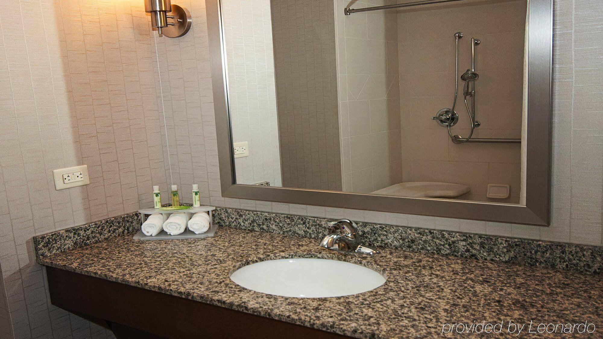 Holiday Inn Express Hotel & Suites Wichita Northeast By Ihg Eksteriør bilde